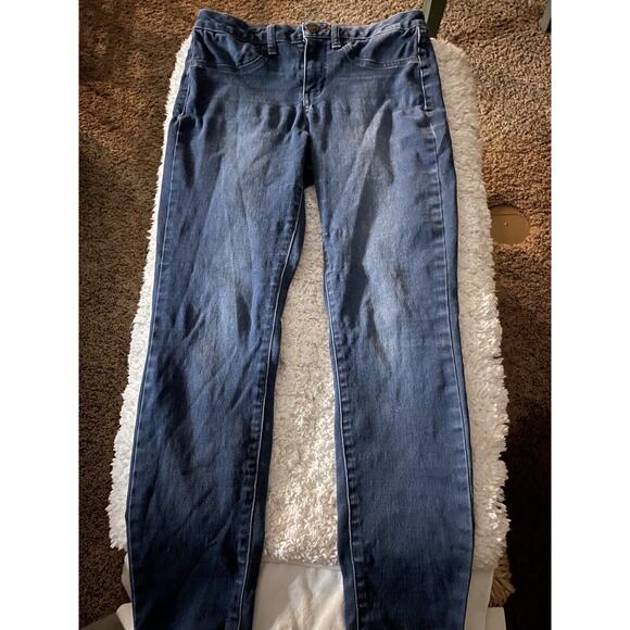 So juniors sz. 9 “High Rise Jegging” jeans. Comfortable - Picture 1 of 9